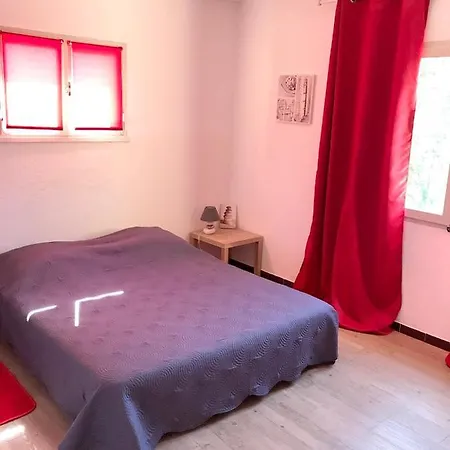 Spacieuse Maison A Lecci Avec Jardin Et Aire De Jeux Ferienhaus Lecci
