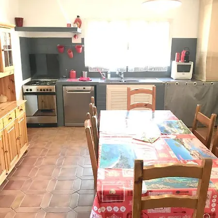 Spacieuse Maison A Lecci Avec Jardin Et Aire De Jeux Ferienhaus Lecci