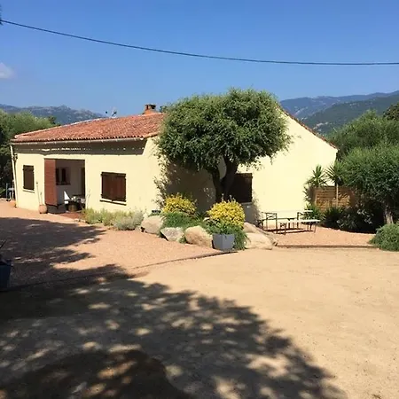 Ferienhaus Spacieuse Maison A Lecci Avec Jardin Et Aire De Jeux